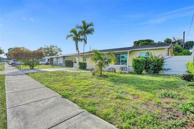 3261 Nw 15th Ct, House other with 6 bedrooms, 2 bathrooms and null parking in Lauderhill FL | Image 2