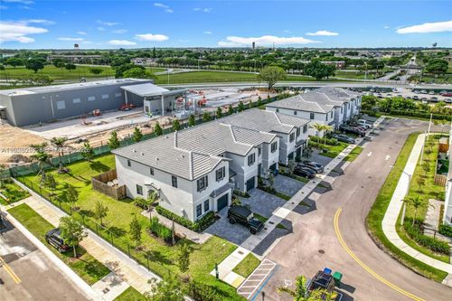 28615 Sw 129th Ct, Homestead, FL, 33033-7557 | Card Image