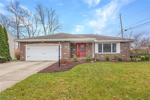 14215 Pawnee Trail, Cleveland, OH, 44130 | Card Image