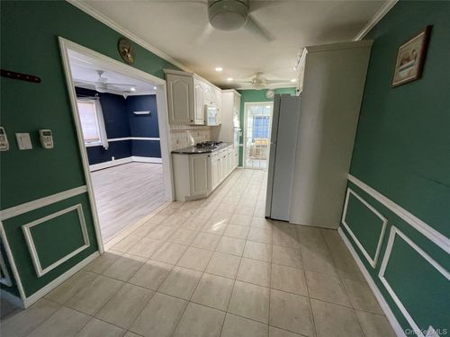 22 Herman Ave, Babylon, NY, 11703-3406 | Card Image