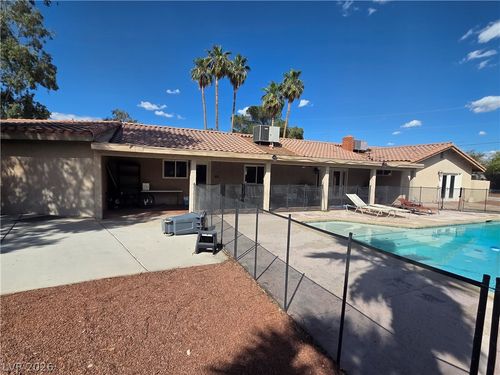 3381 Westwind Rd, Las Vegas, NV, 89146-6752 | Card Image