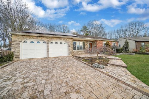 52 San Rafael Ave, Holbrook, NY, 11741-2817 | Card Image