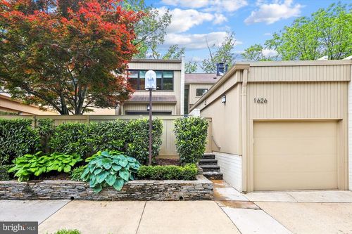 1626 Waters Edge Ln, Reston, VA, 20190-4228 | Card Image