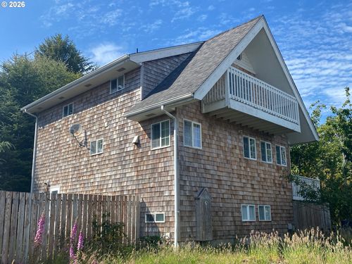 1017 Ne Lake Dr, Lincoln City, OR, 97367-3664 | Card Image
