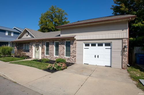 116 W Broadway St, Etna Green, IN, 46524-7700 | Card Image