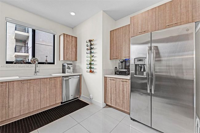 4690 Nw 84 Th Ave, Townhouse with 3 bedrooms, 5 bathrooms and null parking in Doral FL | Image 14