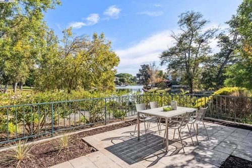 137 Jervis Bay, Alameda, CA, 94502-7906 | Card Image