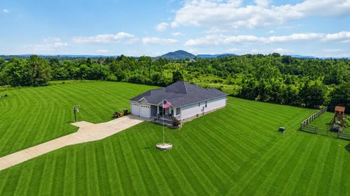 184 Crossing View Dr, Berea, KY, 40403-8495 | Card Image