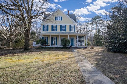 6392 Main St, Gloucester, VA, 23061-5166 | Card Image