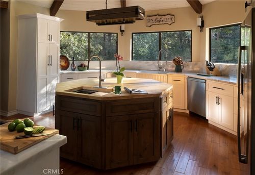 28982 N Shore Rd, Lake Arrowhead, CA, 92352 | Card Image