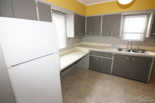 1717 Ottawa St, Saginaw, MI, 48602-2610 | Card Image