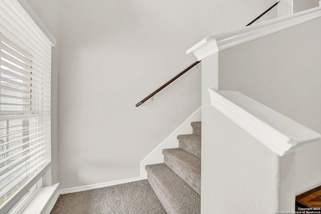 201 Legendary Trail Loop, House other with 5 bedrooms, 3 bathrooms and null parking in Floresville TX | Image 7