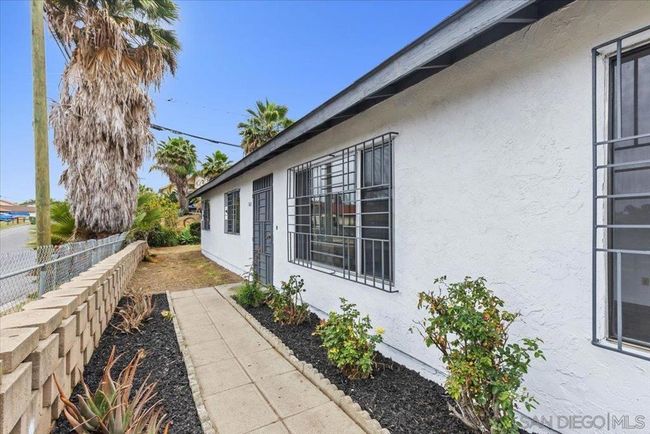 9616 Apple St, House other with 3 bedrooms, 2 bathrooms and 4 parking in Spring Valley CA | Image 19