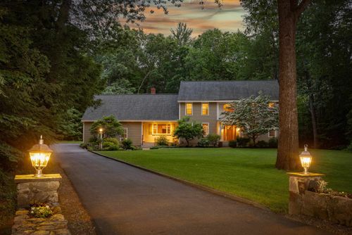 11 Evergreen Way, Stratham, NH, 03885-2327 | Card Image