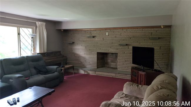 living room | Image 26