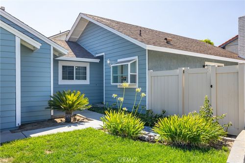 1640 Bent Rail Cir, Colton, CA, 92324-6226 | Card Image