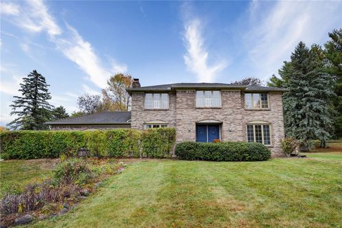 2 Foxpointe Cir, Fairport, NY, 14450-9147 | Card Image