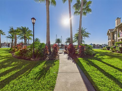 483 Mariners Dr, Kemah, TX, 77565-2262 | Card Image