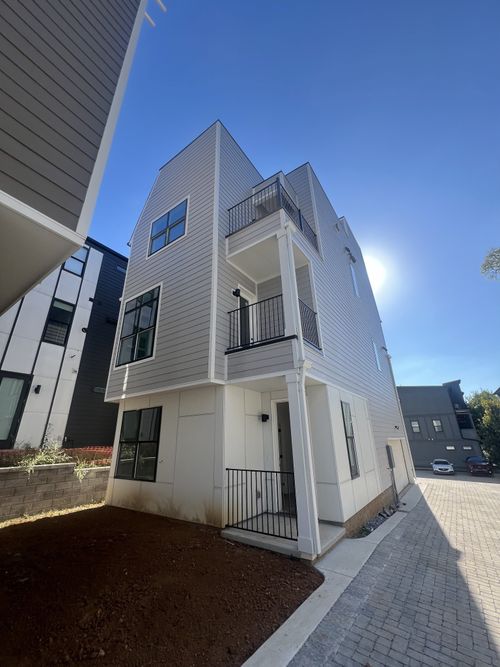 b-110B Myrtle St, Nashville, TN, 37206 | Card Image