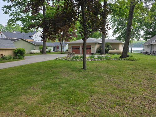 4900 N Ford Lake Rd, Fountain, MI, 49410-8710 | Card Image