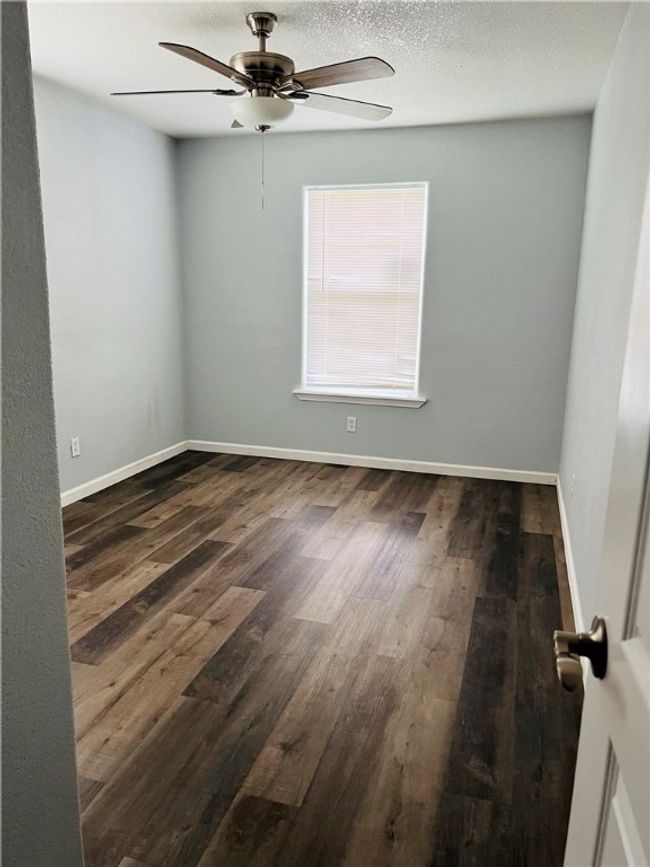 917 Corazan St, House other with 3 bedrooms, 2 bathrooms and null parking in Alice TX | Image 9