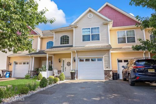 9-100 Pine St, Lakehurst, NJ, 08733-2945 | Card Image