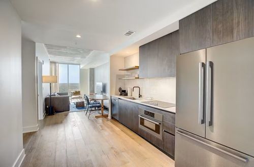 2206-48 East Ave, Austin, TX, 78701-4317 | Card Image