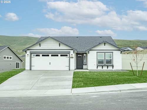 885 Yoss Pl, Cottage Grove, OR, 97424-9589 | Card Image