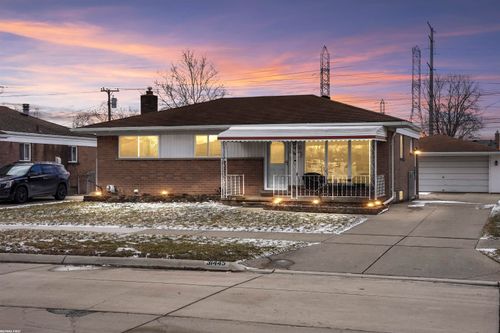 31445 Newport Dr, Warren, MI, 48088-7041 | Card Image