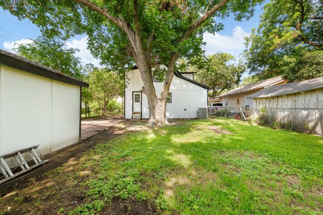 310 N Walnut St, House other with 3 bedrooms, 2 bathrooms and null parking in Cleburne TX | Image 24