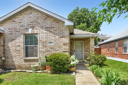903 Hems Ln, Arlington, TX, 76001-5922 | Card Image
