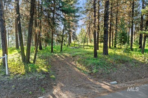 320 Blackhawk Lake Dr, McCall, ID, 83638-5083 | Card Image