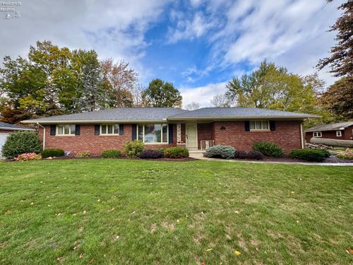 2020 Elm Dr, Fremont, OH, 43420-3115 | Card Image