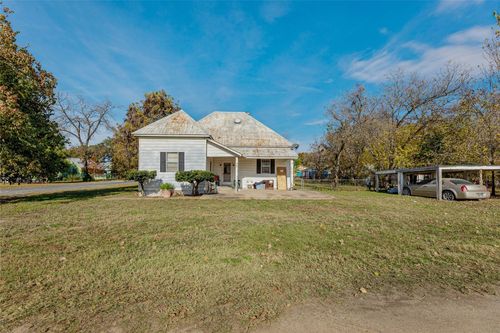 701 Ne 1st St, Smithville, TX, 78957-1938 | Card Image