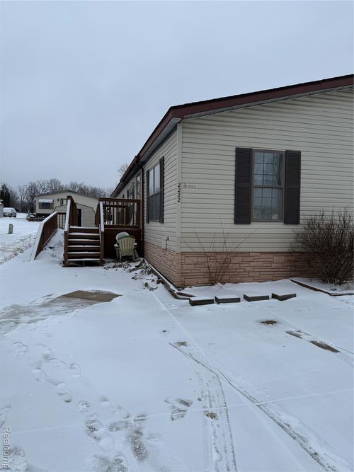 2222 S Sheeran Dr, Milford, MI, 48381-3671 | Card Image