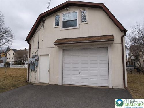 2-rear-422 South Street, Jim Thorpe Boro, PA, 18229 | Card Image