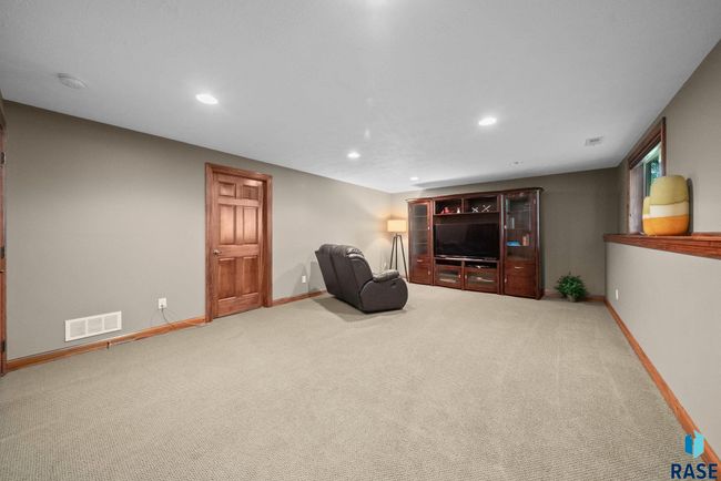 4400 E Aster Cir, House other with 5 bedrooms, 4 bathrooms and null parking in Sioux Falls SD | Image 50