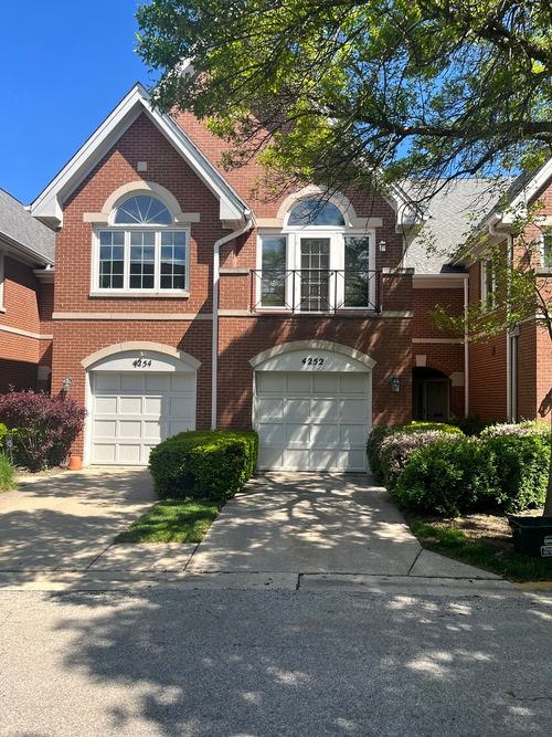 4252 W Harrington Ln, Chicago, IL, 60646-6038 | Card Image