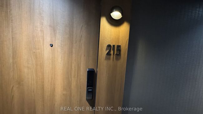 215 - 21 Park St E, Condo with 2 bedrooms, 2 bathrooms and null parking in Mississauga ON | Image 8