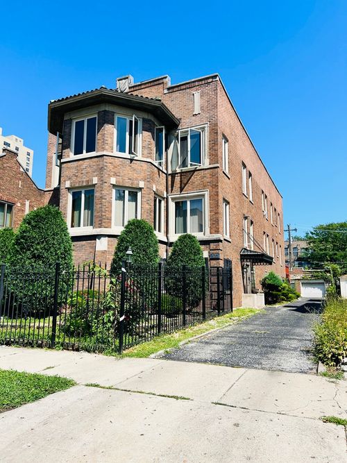6745 S Crandon Ave, CHICAGO, IL, 60649-1214 | Card Image
