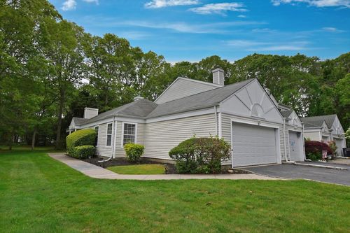 83 Fox Ct, Manorville, NY, 11949-2614 | Card Image