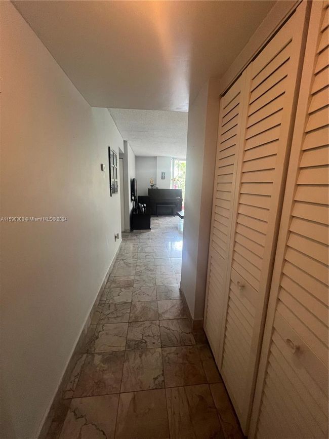 303 - 2350 Ne 135th St, Condo with 2 bedrooms, 2 bathrooms and null parking in North Miami FL | Image 8