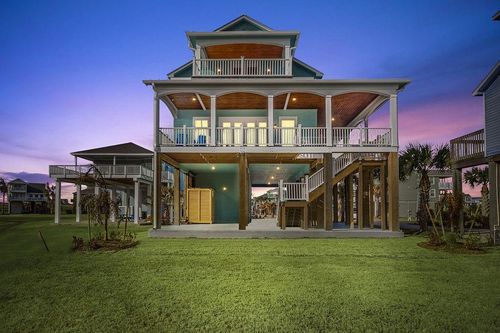 4110 Defender Ln, Galveston, TX, 77554-6604 | Card Image