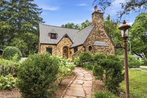226 Grant Ave, Geneva, IL, 60134-1113 | Card Image