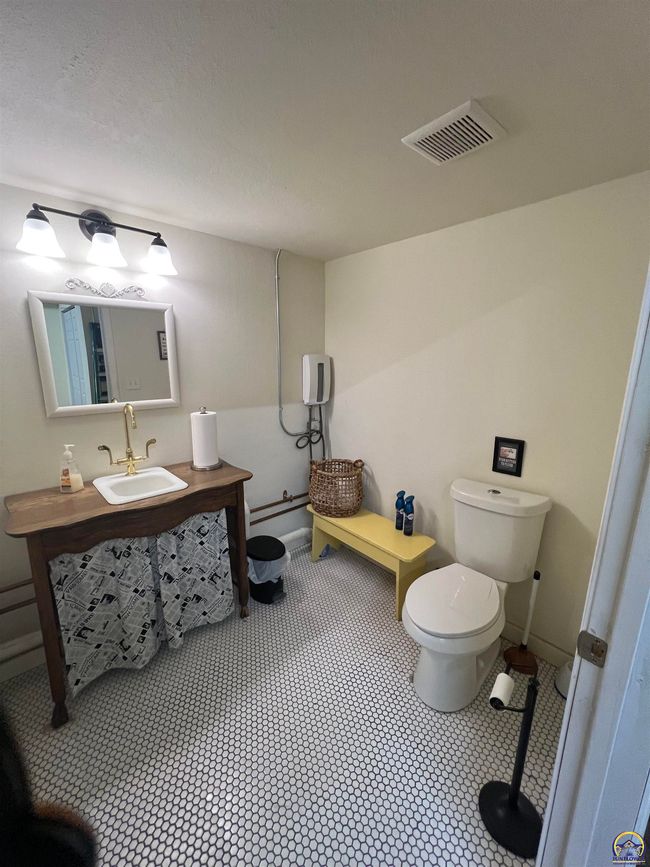 117 E Franklin St, Home with 0 bedrooms, 0 bathrooms and 3 parking in Pomona KS | Image 15