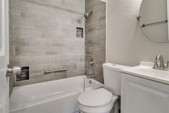 Newer tile in tub area. | Image 11
