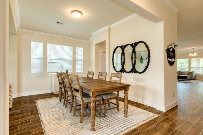 203 Bentwater Ln, House other with 4 bedrooms, 2 bathrooms and 2 parking in Clute TX | Image 8