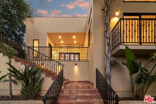 22202 Avenue San Luis, Woodland Hills, CA, 91364-3307 | Card Image