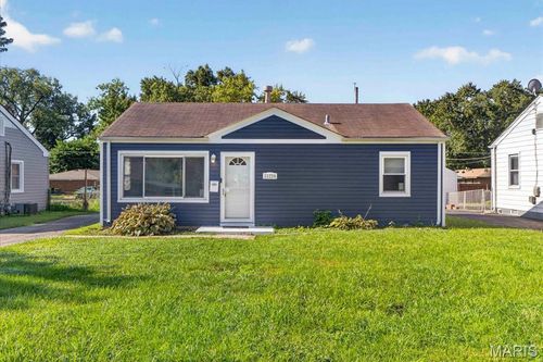 11224 Saint Clement Ln, Saint Ann, MO, 63074-1107 | Card Image