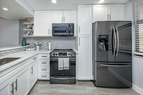 apt-301-3630 Whitehall Dr, West Palm Beach, FL, 33401-1076 | Card Image